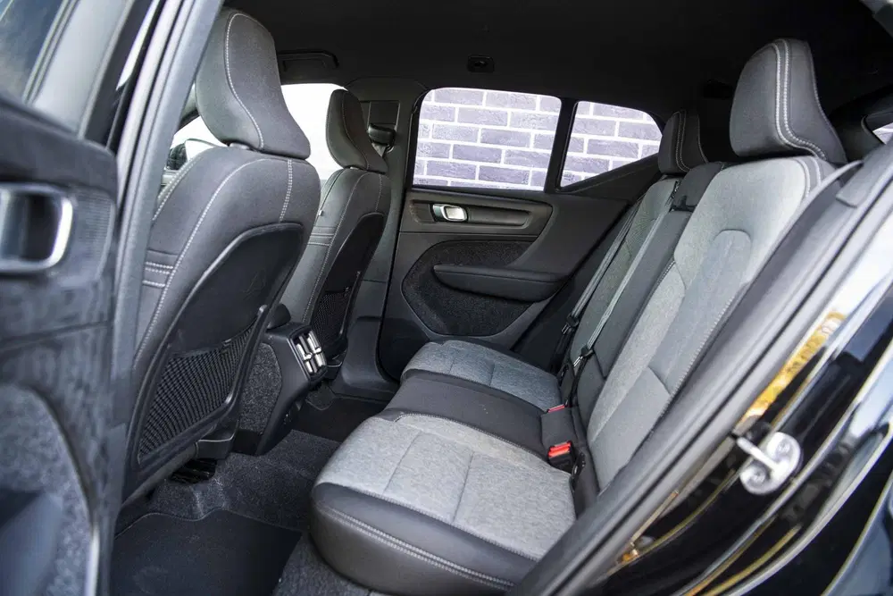 Volvo XC40 2.0 B3 Plus Dark Black Edition uit 2025, foto 8