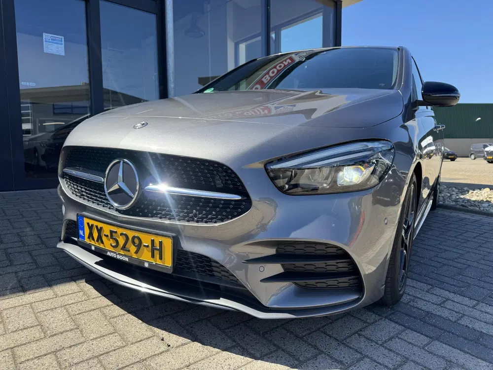Mercedes-Benz B-Klasse 180 136PK AMG NIGHT EDITON AUTOMAAT A uit 2019, foto 2