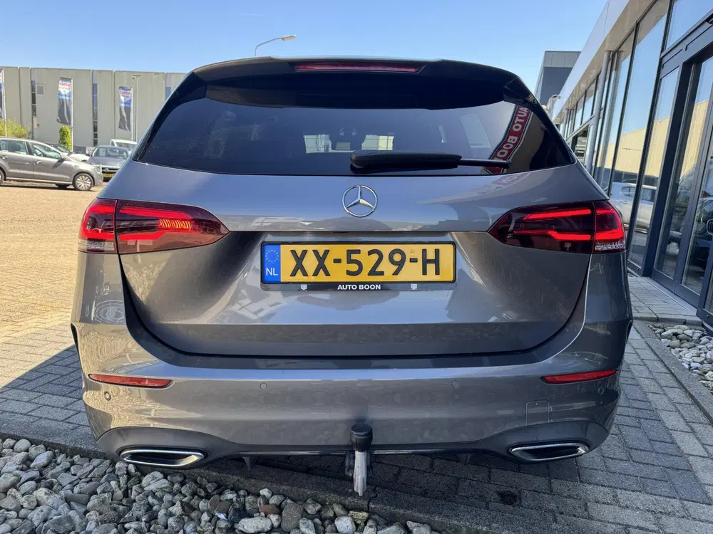 Mercedes-Benz B-Klasse 180 136PK AMG NIGHT EDITON AUTOMAAT A uit 2019, foto 3