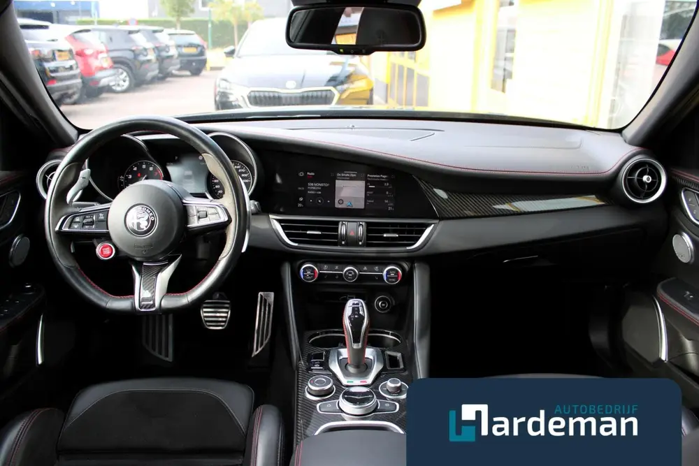 Alfa Romeo Giulia 2.9 V6 Quadrifoglio H/K Driver assist. uit 2021, foto 2
