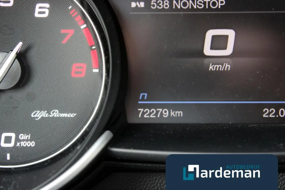 Alfa Romeo Giulia 2.9 V6 Quadrifoglio H/K Driver assist. uit 2021, foto 3