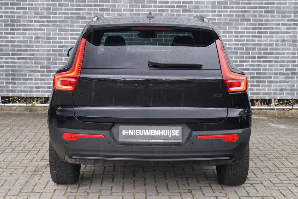 Volvo XC40 2.0 B3 Plus Dark Black Edition uit 2025, foto 4
