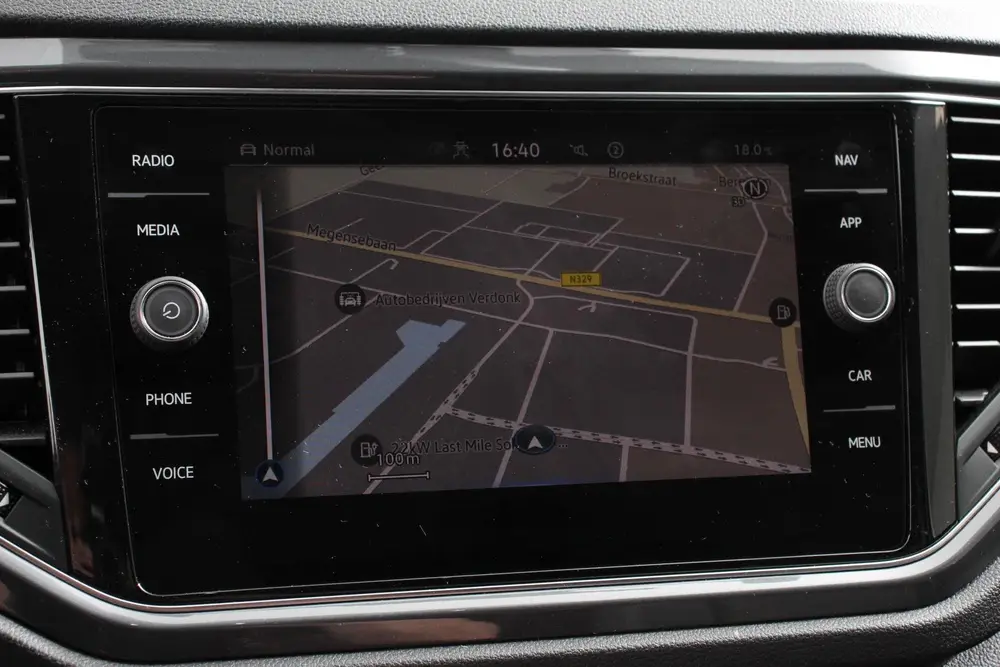 Volkswagen T-Roc 1.5 TSI Sport DSG Navigatie Adaptieve Cruis uit 2022, foto 13