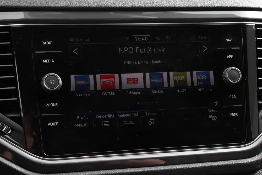 Volkswagen T-Roc 1.5 TSI Sport DSG Navigatie Adaptieve Cruis uit 2022, foto 14