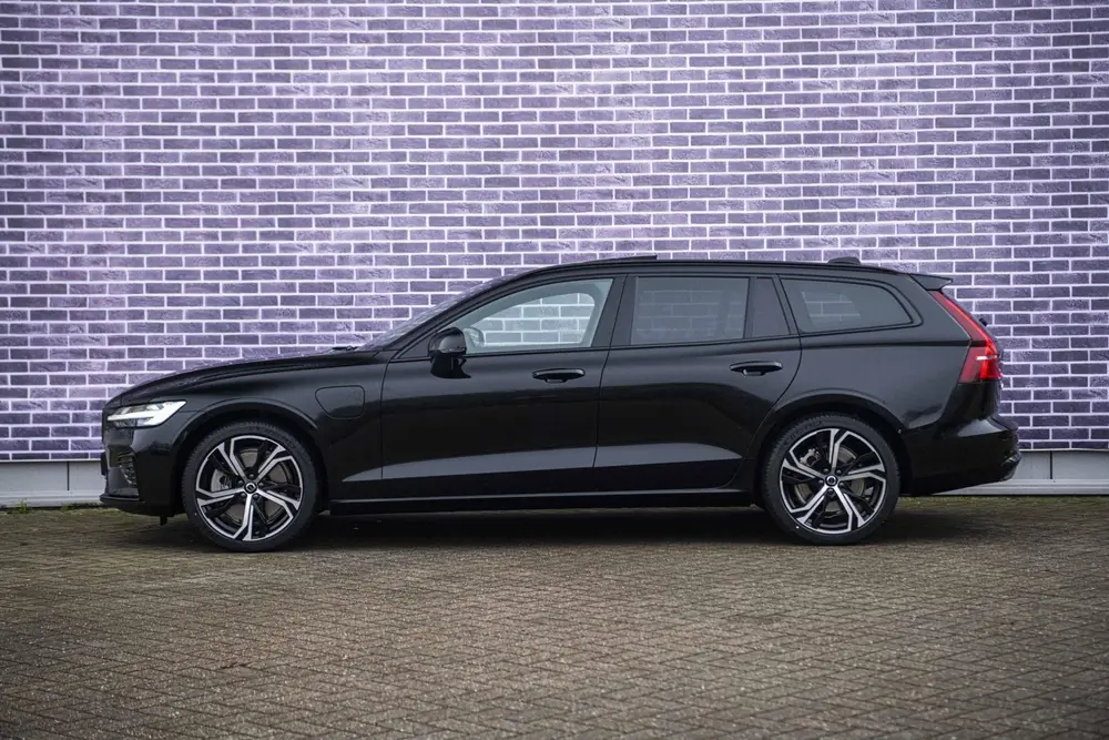 Volvo V60 2.0 T6 Plug-in hybrid AWD Ultra Dark uit 2026, foto 3