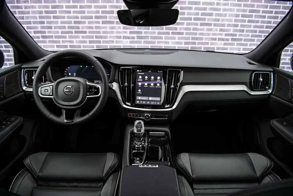 Volvo V60 2.0 T6 Plug-in hybrid AWD Ultra Dark uit 2026, foto 4