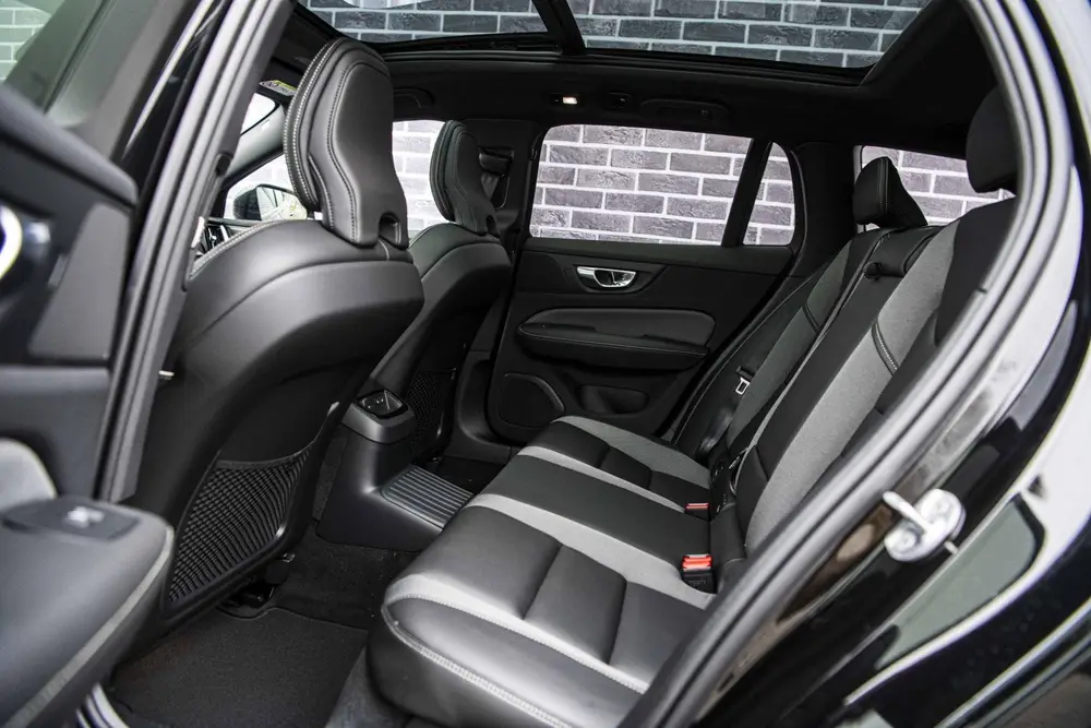Volvo V60 2.0 T6 Plug-in hybrid AWD Ultra Dark uit 2026, foto 7