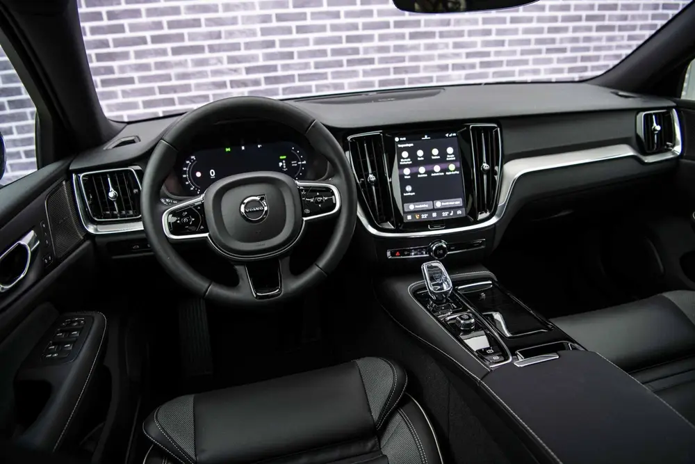 Volvo V60 2.0 T6 Plug-in hybrid AWD Ultra Dark uit 2026, foto 9