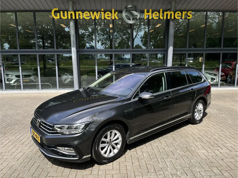 Volkswagen Passat Variant 1.5 TSI R-Line Business | ACC | CA uit 2023