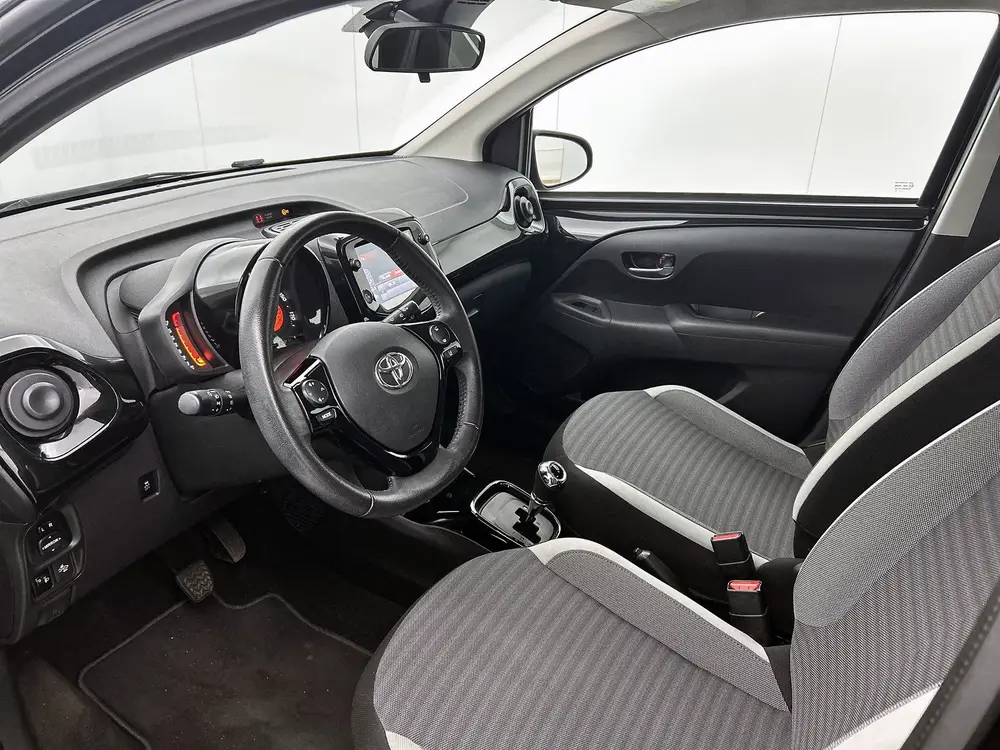 Toyota Aygo 1.0 VVT-i x-joy Automaat | Safety-Pack | Keyless uit 2019, foto 17
