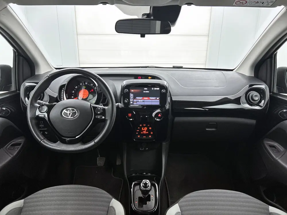 Toyota Aygo 1.0 VVT-i x-joy Automaat | Safety-Pack | Keyless uit 2019, foto 4