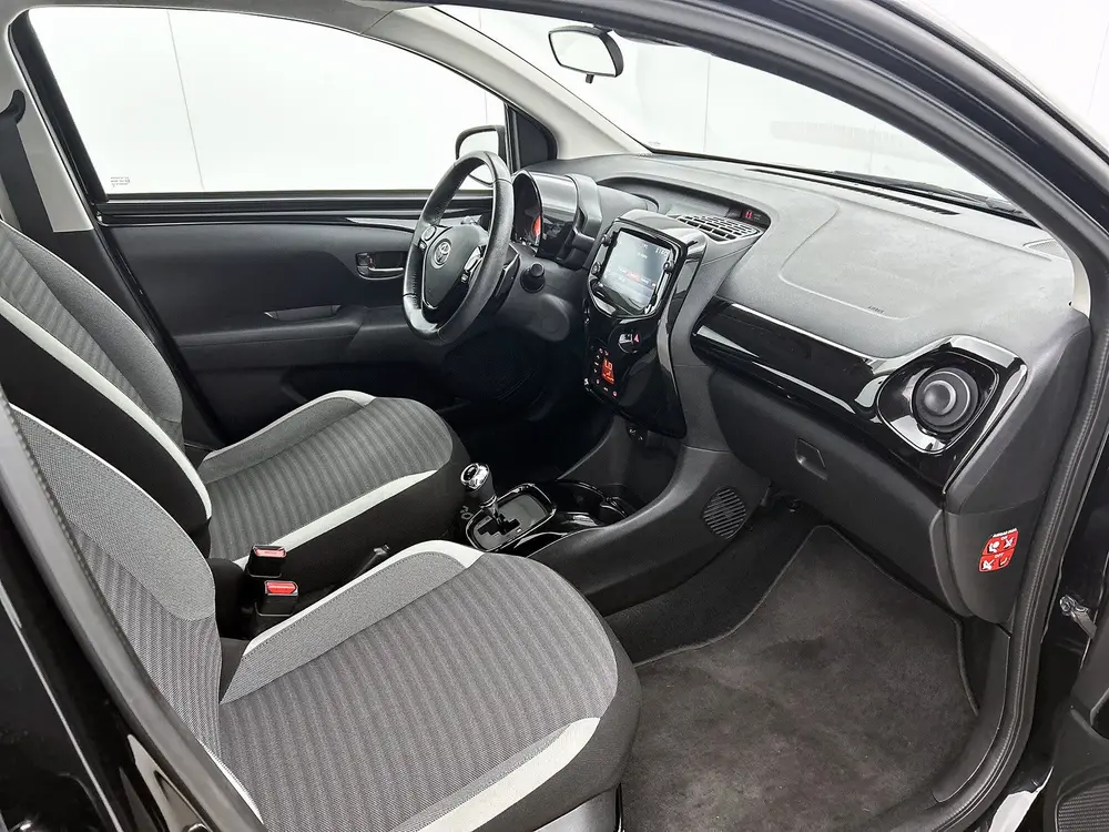 Toyota Aygo 1.0 VVT-i x-joy Automaat | Safety-Pack | Keyless uit 2019, foto 6