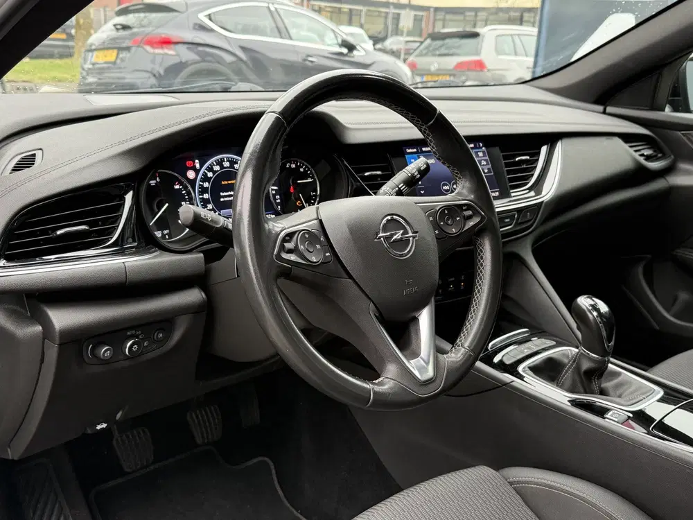 Opel Insignia BWJ 2021 uit 2021, foto 3