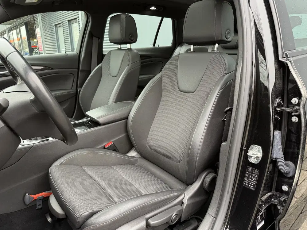 Opel Insignia BWJ 2021 uit 2021, foto 4