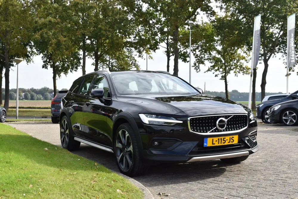 Volvo V60 Cross Country B5 AWD 265PK Automaat Pro uit 2021, foto 2