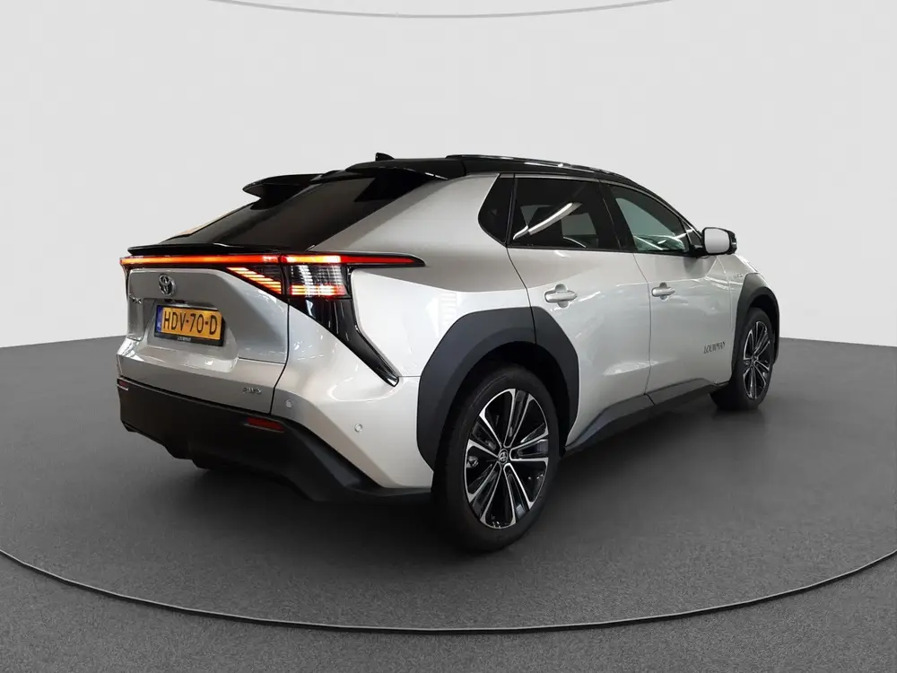Toyota bZ4X Premium 4WD 71 kWh Panoramadak uit 2025, foto 2