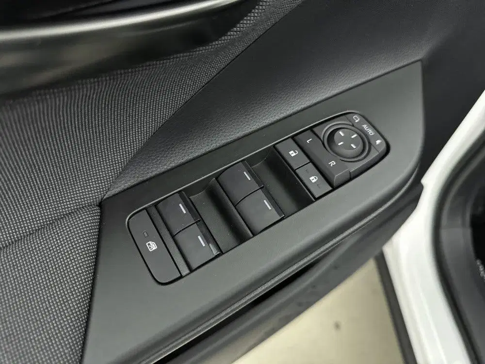 Toyota C-Hr 1.8 Hybrid 140 Dynamic *DEMO* (bj 2025) uit 2025, foto 17