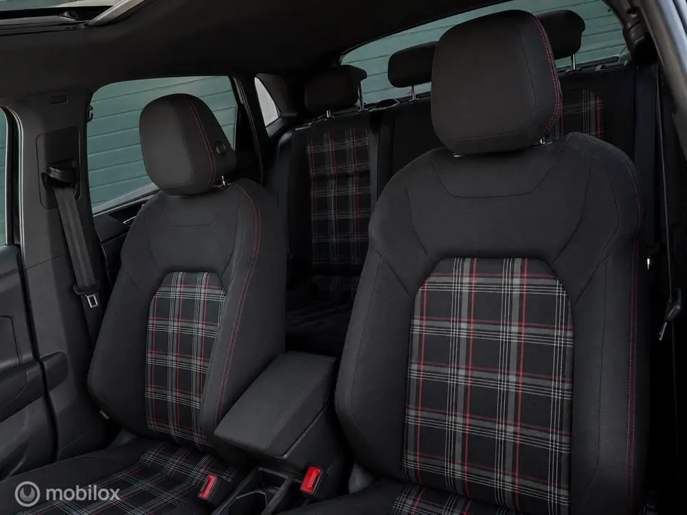 Volkswagen Polo GTI 2.0 TSI 200 PK DSG | Pano | Virtual Cock uit 2019, foto 9