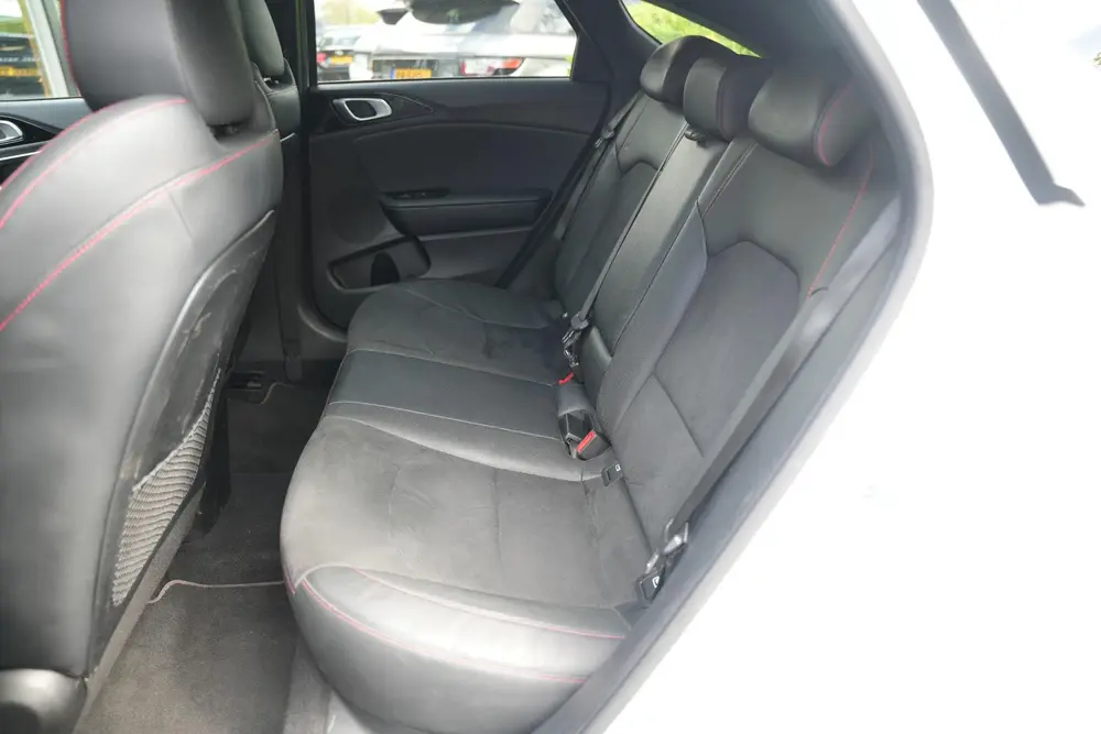 Kia ProCeed 1.6 T-GDI GT Panoramadak JBL Sportstoelen Camera uit 2019, foto 13