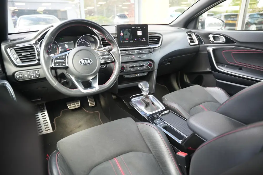 Kia ProCeed 1.6 T-GDI GT Panoramadak JBL Sportstoelen Camera uit 2019, foto 2