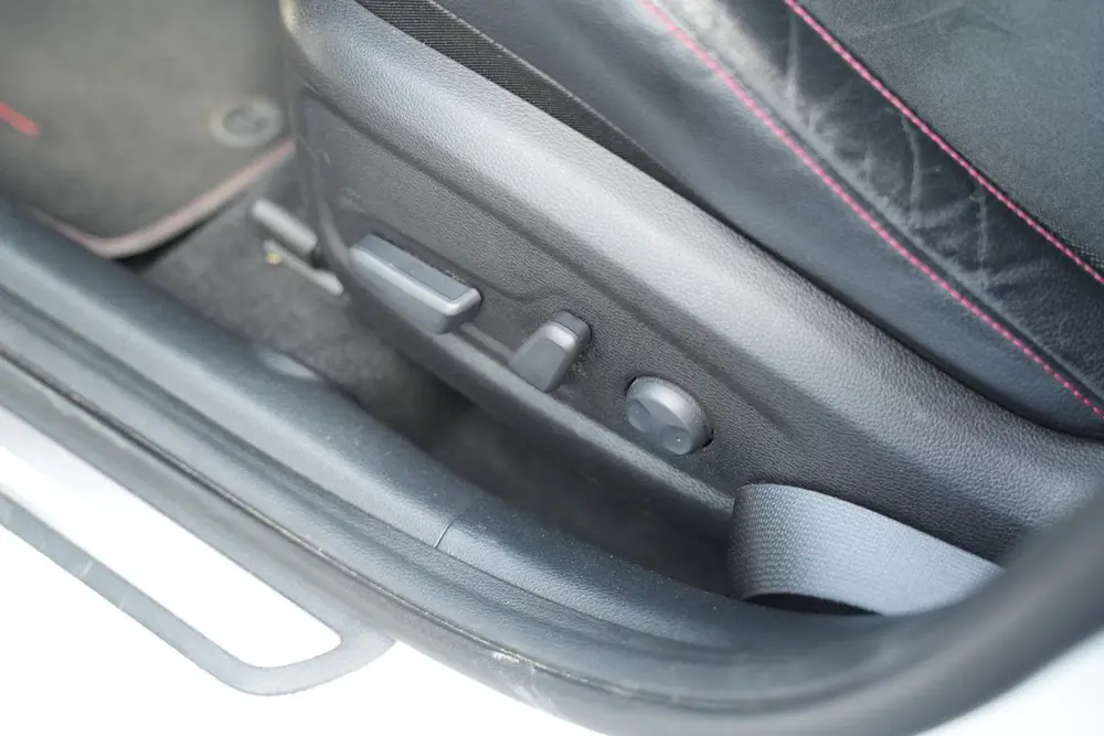 Kia ProCeed 1.6 T-GDI GT Panoramadak JBL Sportstoelen Camera uit 2019, foto 20