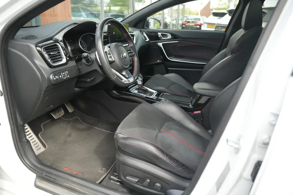 Kia ProCeed 1.6 T-GDI GT Panoramadak JBL Sportstoelen Camera uit 2019, foto 6