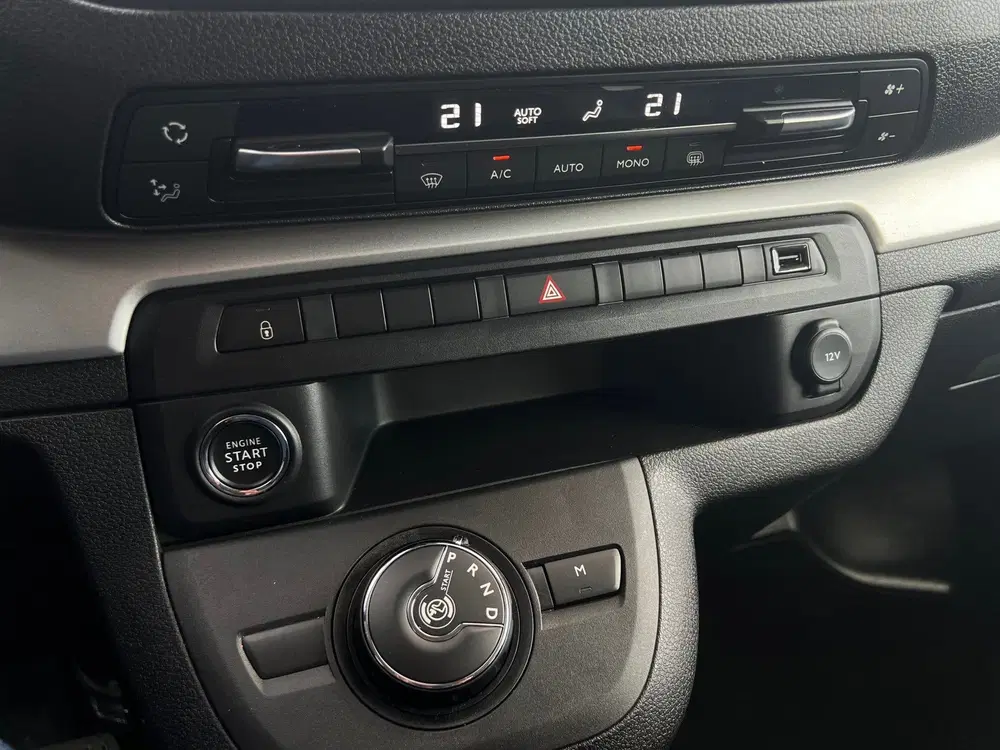 Peugeot Expert 180PK BlueHDI DC uit 2024, foto 20