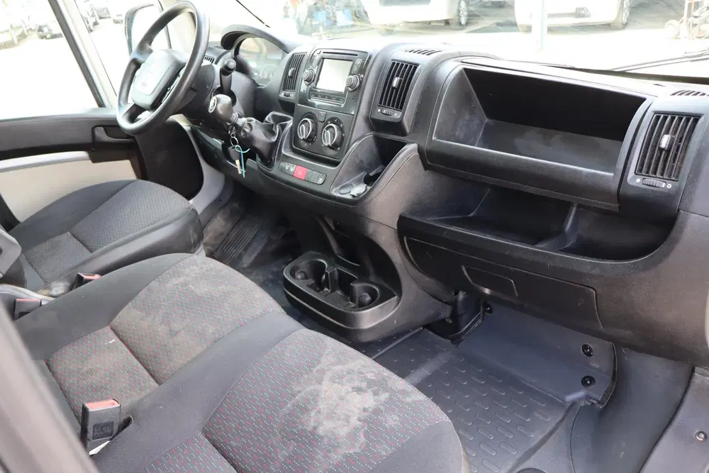 Peugeot Boxer 330 2.0 BlueHDI L2H1 Premium DC Navigatie uit 2019, foto 10