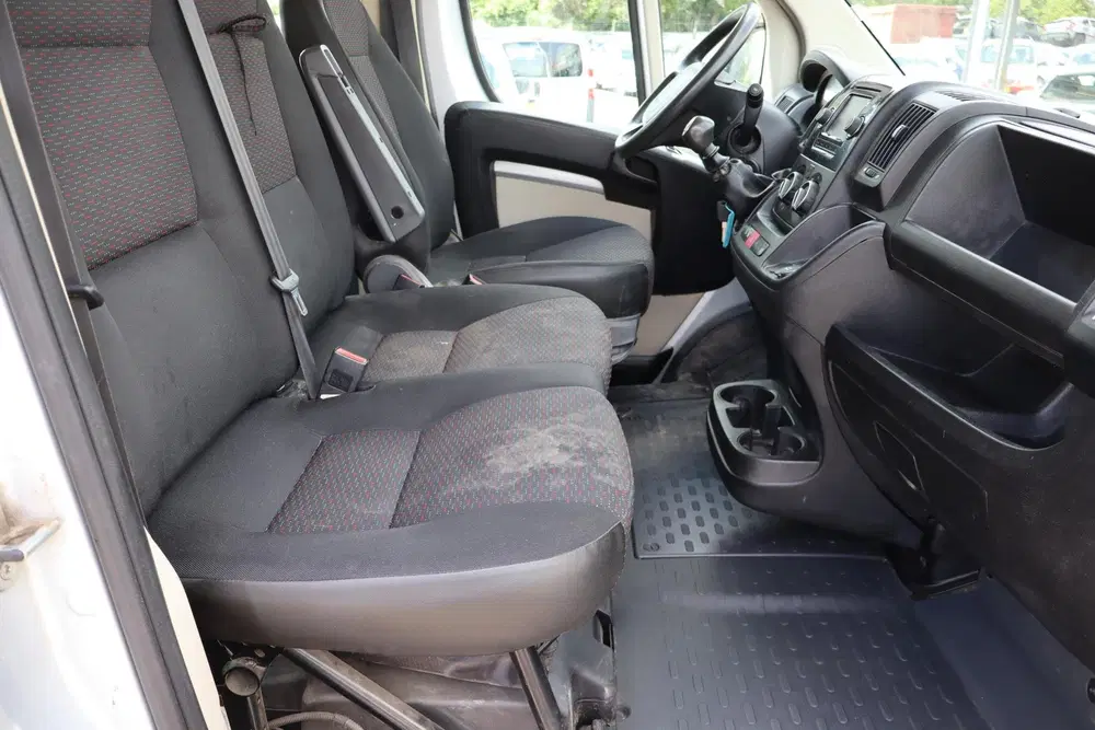 Peugeot Boxer 330 2.0 BlueHDI L2H1 Premium DC Navigatie uit 2019, foto 12