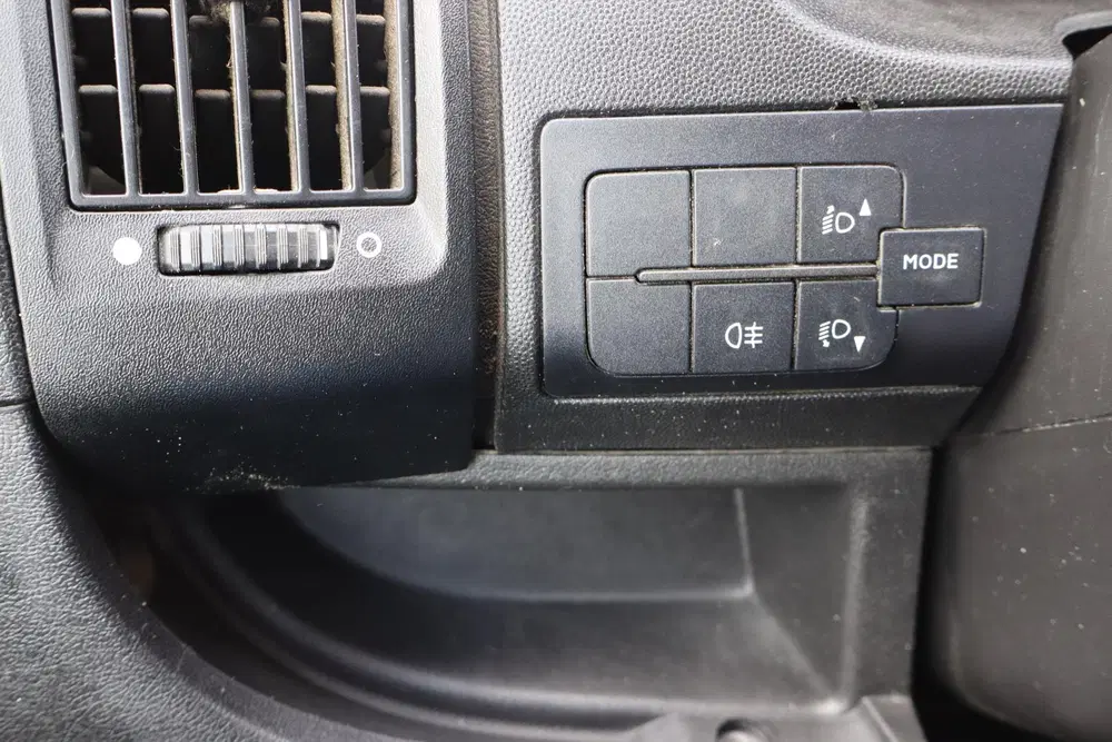 Peugeot Boxer 330 2.0 BlueHDI L2H1 Premium DC Navigatie uit 2019, foto 20