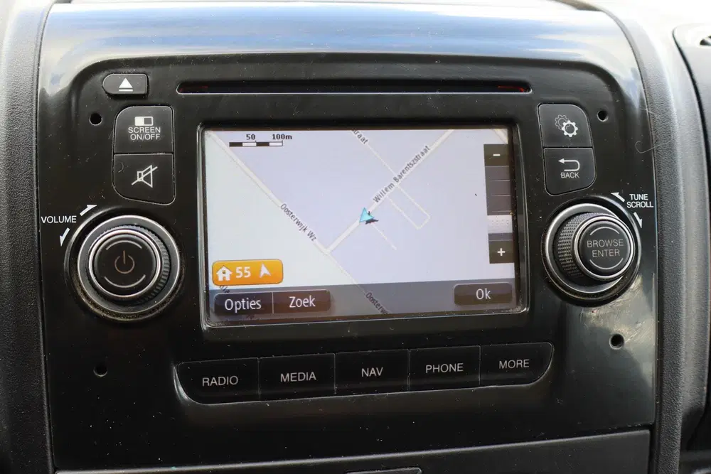 Peugeot Boxer 330 2.0 BlueHDI L2H1 Premium DC Navigatie uit 2019, foto 4