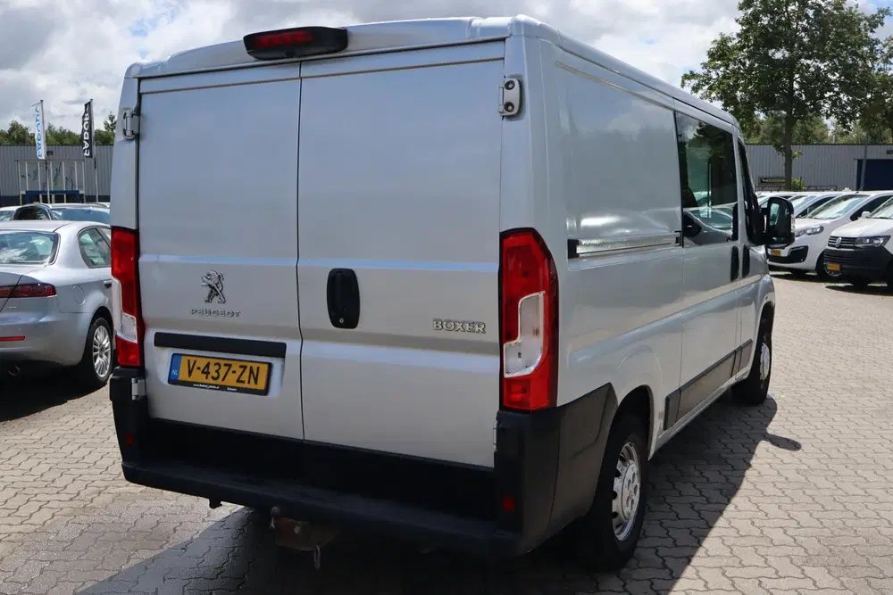 Peugeot Boxer 330 2.0 BlueHDI L2H1 Premium DC Navigatie uit 2019, foto 6