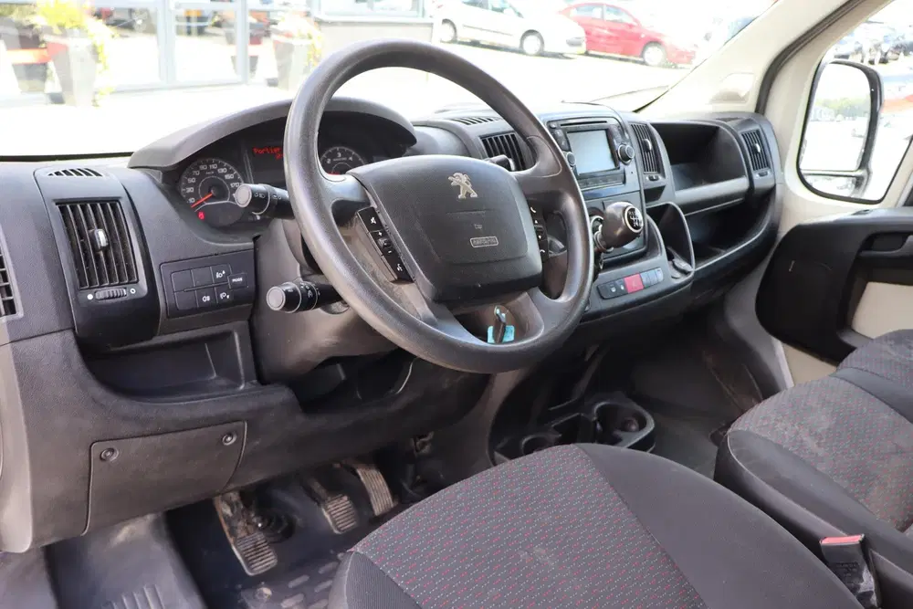Peugeot Boxer 330 2.0 BlueHDI L2H1 Premium DC Navigatie uit 2019, foto 7