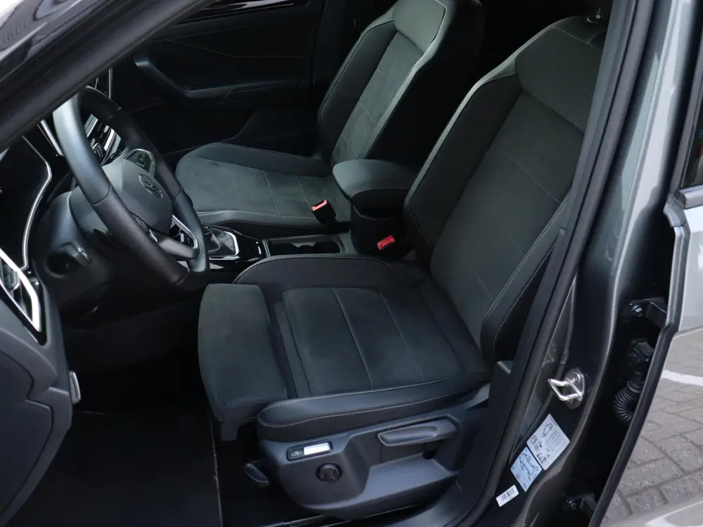 Volkswagen T-Roc 1.5 TSI R-Line Edition | Afneembare Trekhaa uit 2025, foto 14