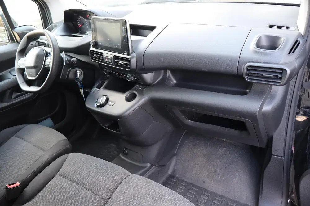 Peugeot Partner 1.5 BlueHDI Premium Automaat uit 2020, foto 2