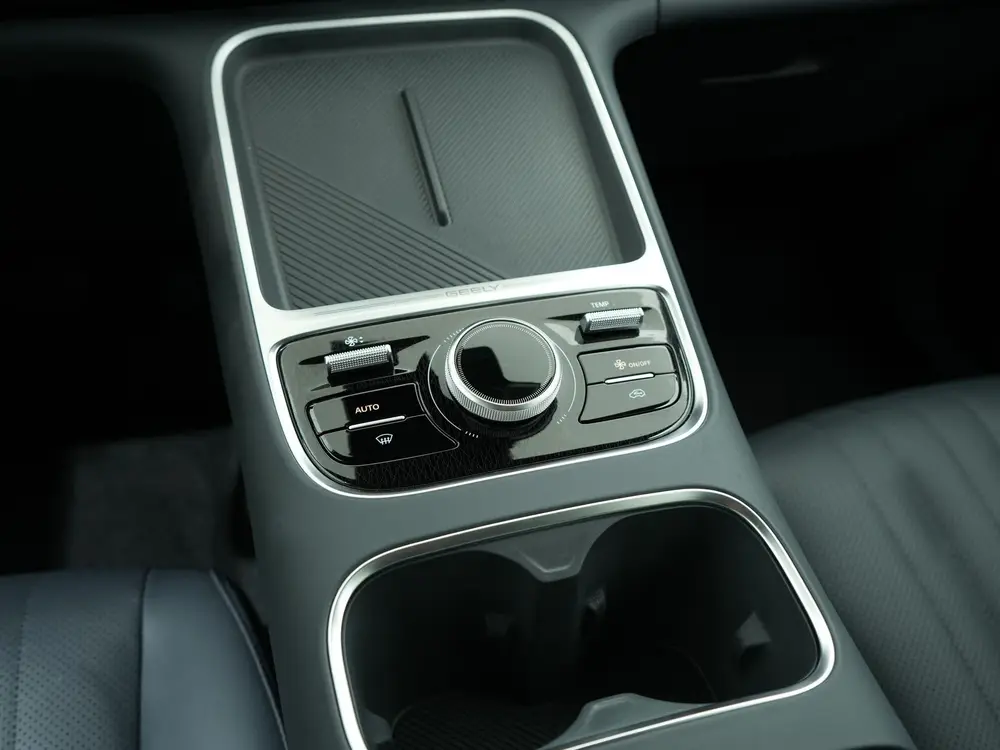 Geely Starray EM-i 1.5 PLUG-IN HYBRID 262PK PRO 1005KM WLTP uit 2026, foto 10