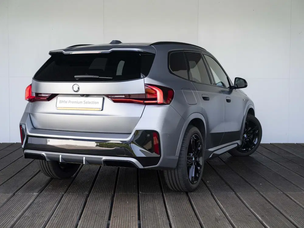 BMW X1 xDrive23i uit 2023, foto 2