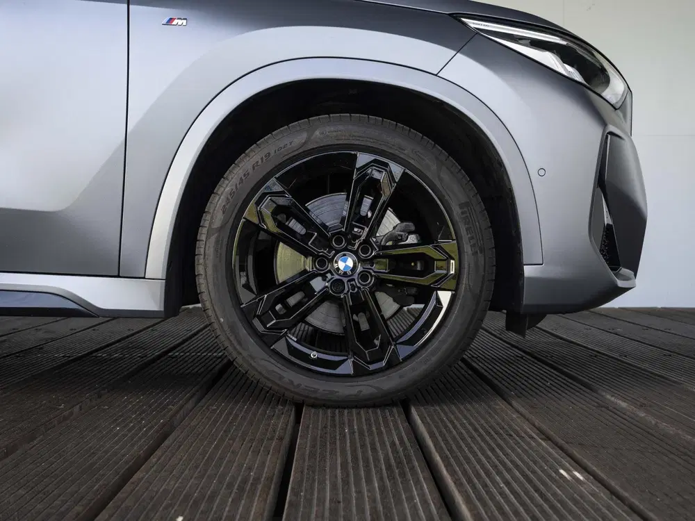 BMW X1 xDrive23i uit 2023, foto 8