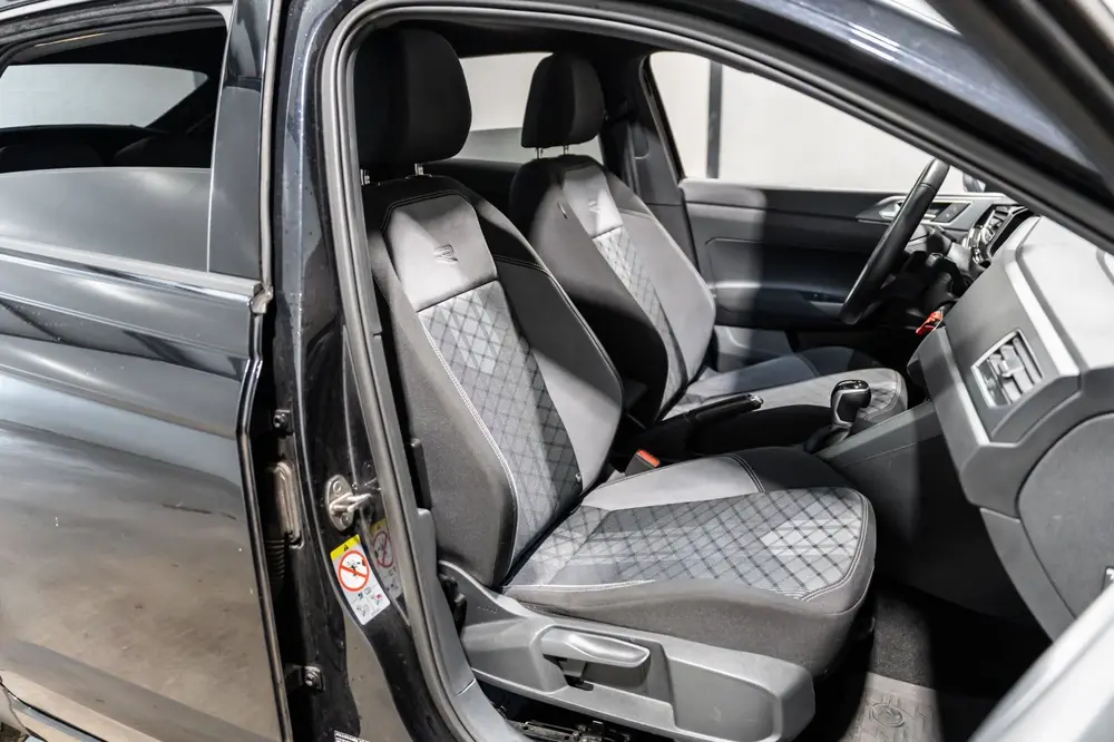 Volkswagen Taigo 1.5 TSI R-Line DSG PANO IQ CAMARA uit 2023, foto 17