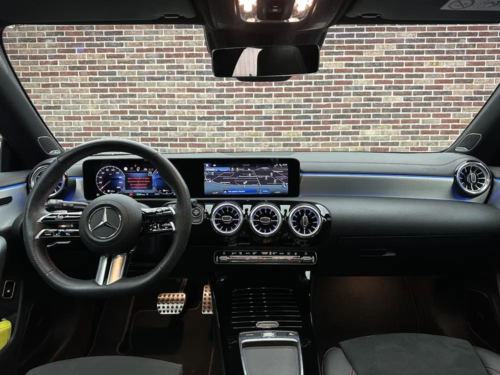 Mercedes-Benz CLA 250 e AMG Line uit 2023, foto 11