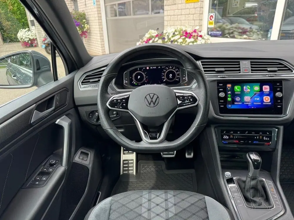 Volkswagen TIGUAN 1.4 TSI e-Hybrid R-line 245pk Trekhaak 360 uit 2022, foto 13
