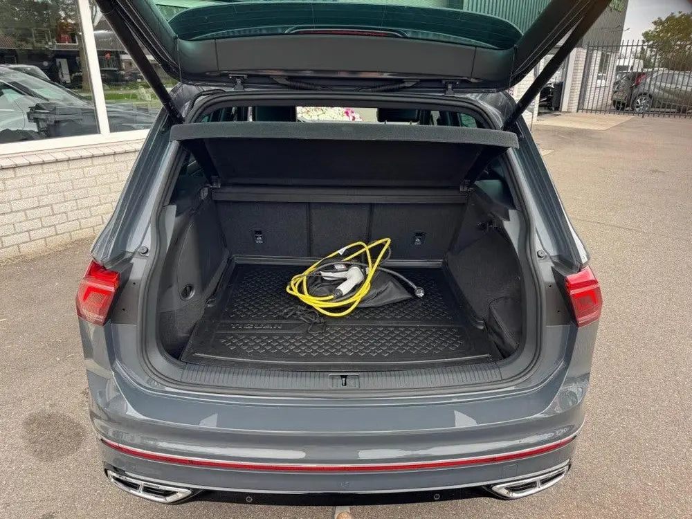 Volkswagen TIGUAN 1.4 TSI e-Hybrid R-line 245pk Trekhaak 360 uit 2022, foto 19