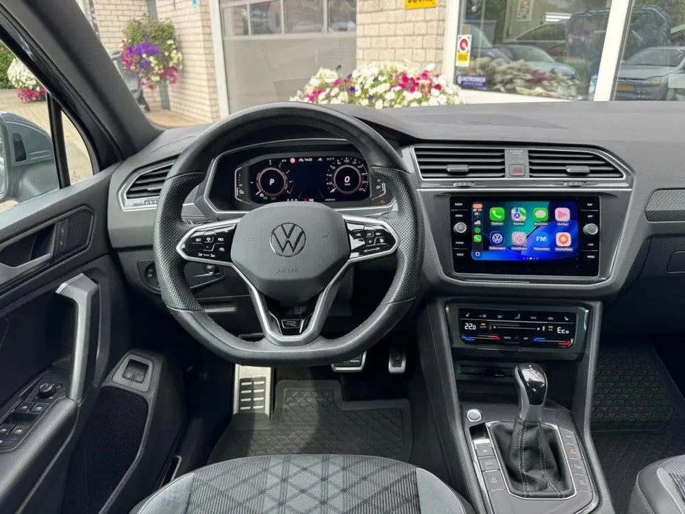 Volkswagen TIGUAN 1.4 TSI e-Hybrid R-line 245pk Trekhaak 360 uit 2022, foto 2