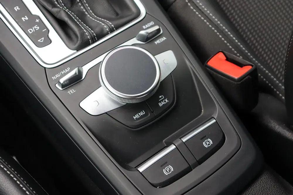 Audi Q2 orgNL carplay uit 2022, foto 15