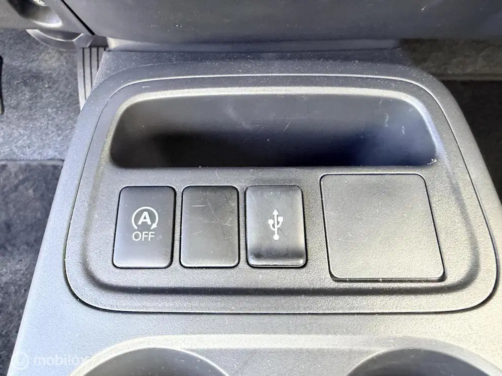 Mitsubishi Space Star 1.2 Connect+ allseason banden uit 2024, foto 13