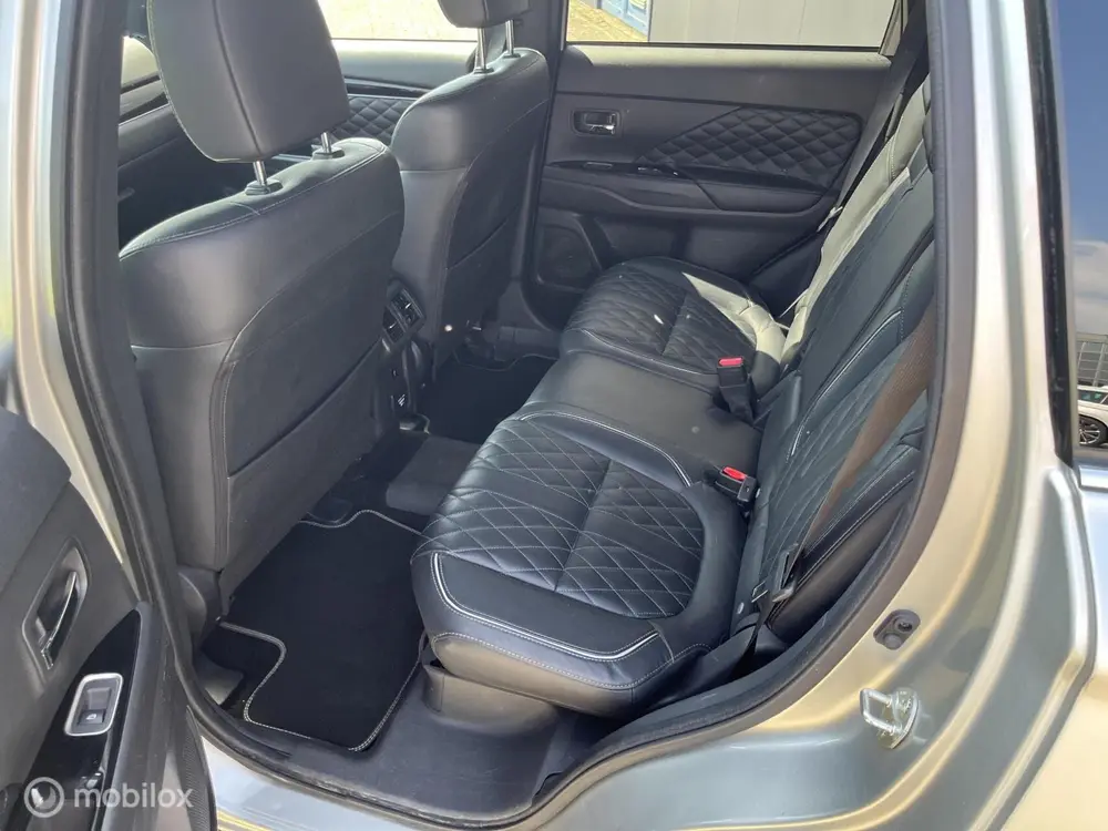 Mitsubishi Outlander 2.4 PHEV Instyle|trekhaak|zonnedak|leer uit 2019, foto 10