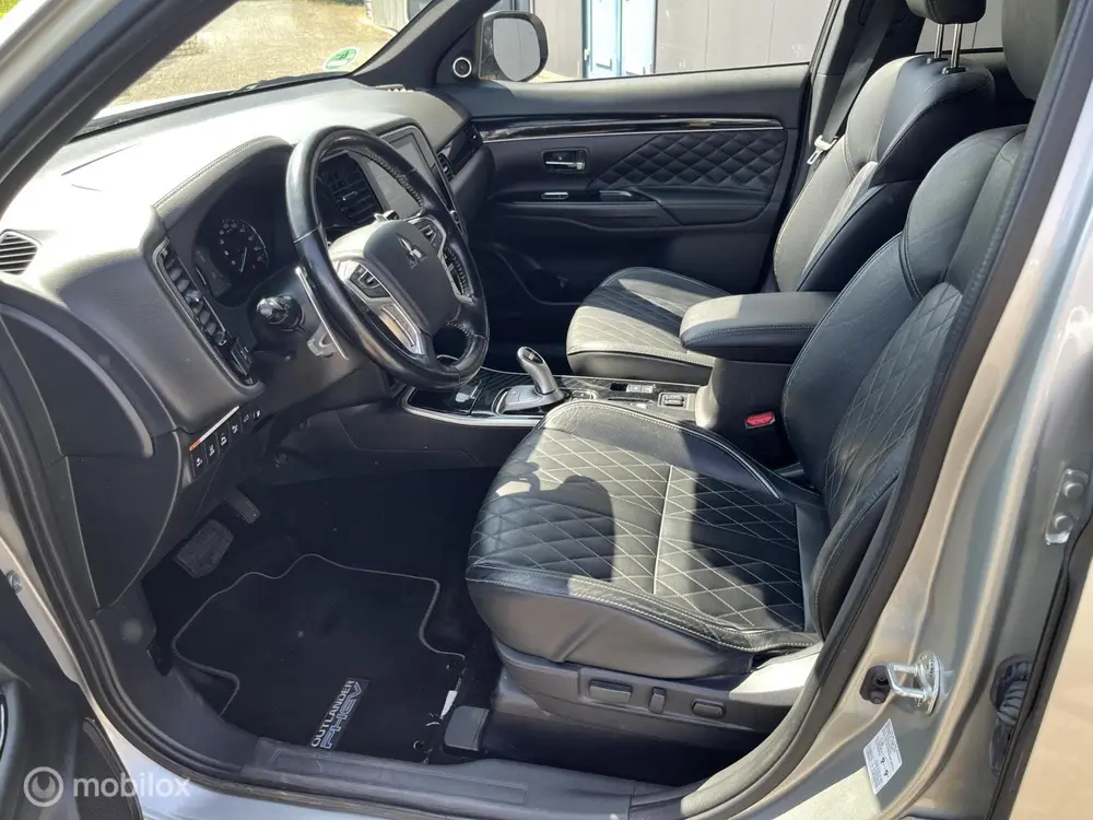 Mitsubishi Outlander 2.4 PHEV Instyle|trekhaak|zonnedak|leer uit 2019, foto 16