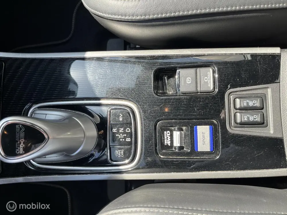 Mitsubishi Outlander 2.4 PHEV Instyle|trekhaak|zonnedak|leer uit 2019, foto 20