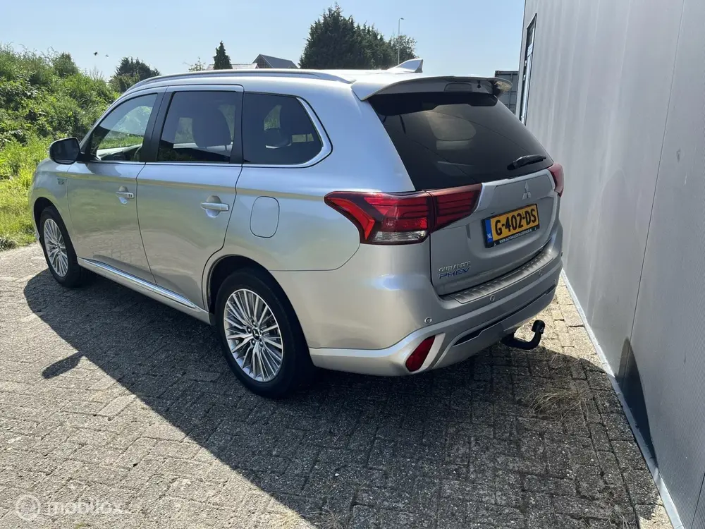 Mitsubishi Outlander 2.4 PHEV Instyle|trekhaak|zonnedak|leer uit 2019, foto 3