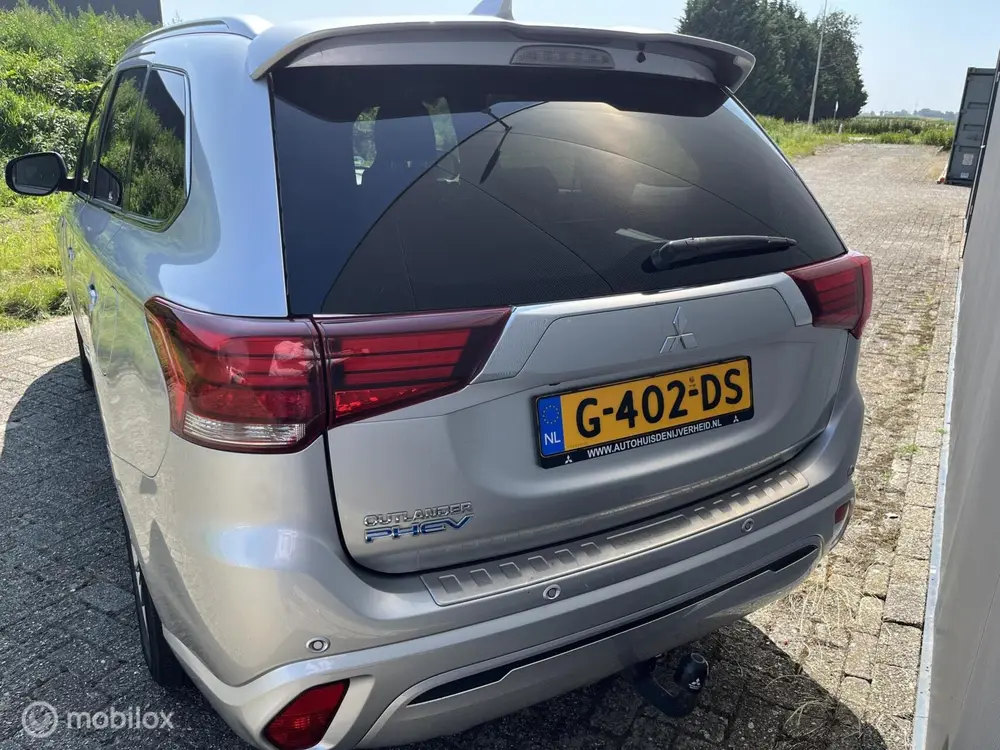Mitsubishi Outlander 2.4 PHEV Instyle|trekhaak|zonnedak|leer uit 2019, foto 4